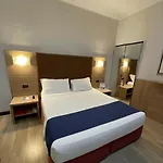 Residenza Cola Di Rienzo - In בית הארחה 4*